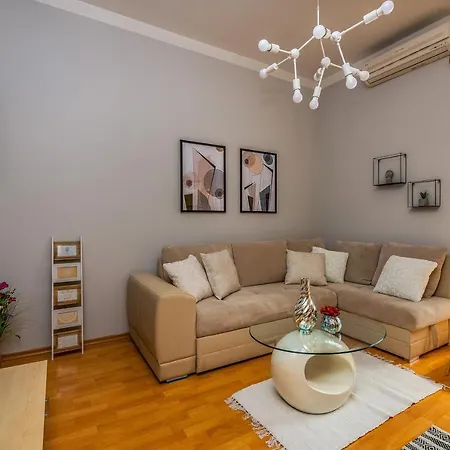 Next To Amphitheatre Apartmán *