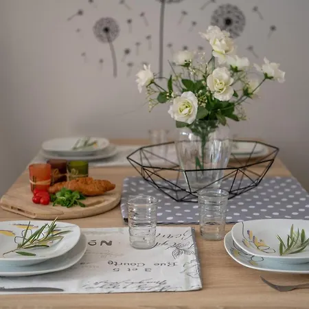 Next To Amphitheatre Πούλα