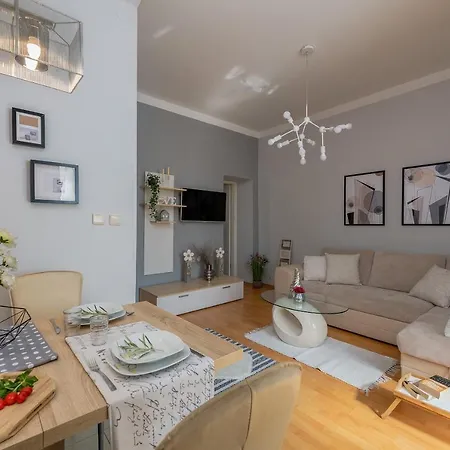 Next To Amphitheatre * Πούλα