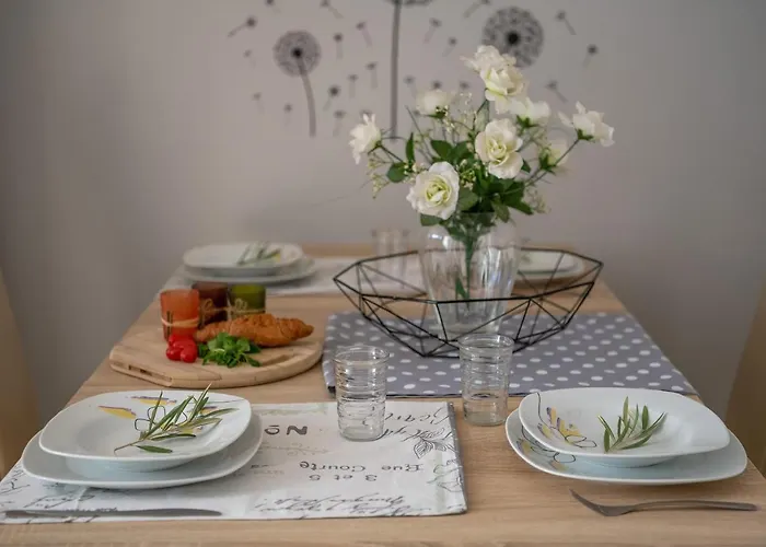 Next To Amphitheatre Πούλα