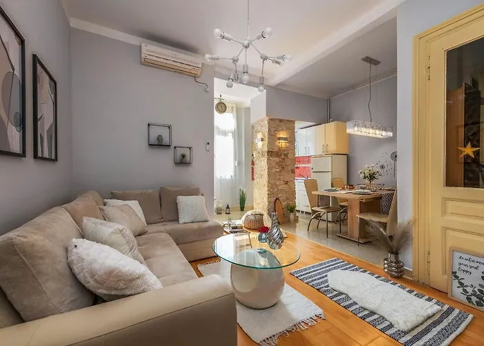 Next To Amphitheatre Πούλα